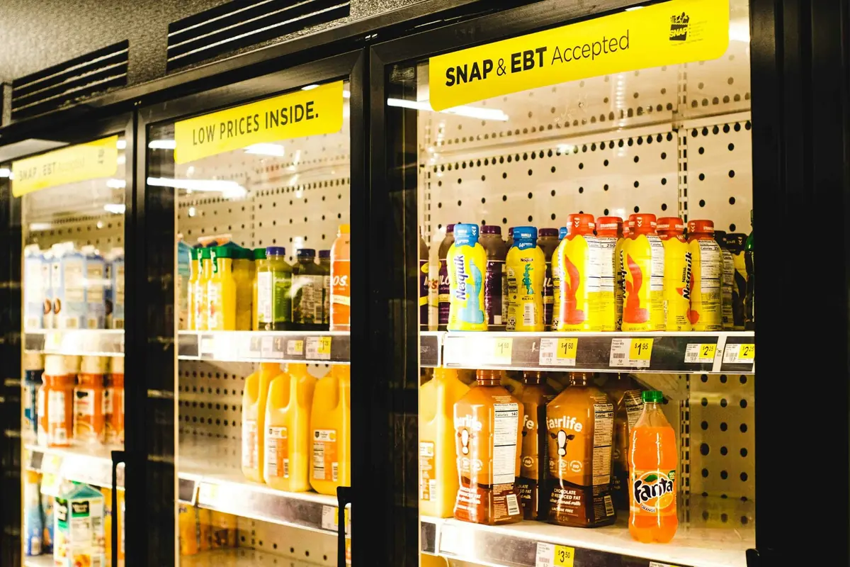 Refrigeradores de bebidas bien abastecidos