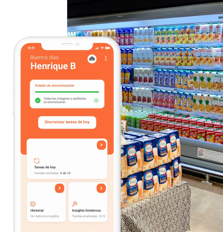 App ShelfWatch en español sobre un refrigerador de bebidas en la tienda